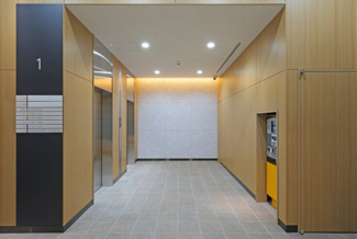 【エントランス】 | オフィス・駐車場用のエレベーターホールです。