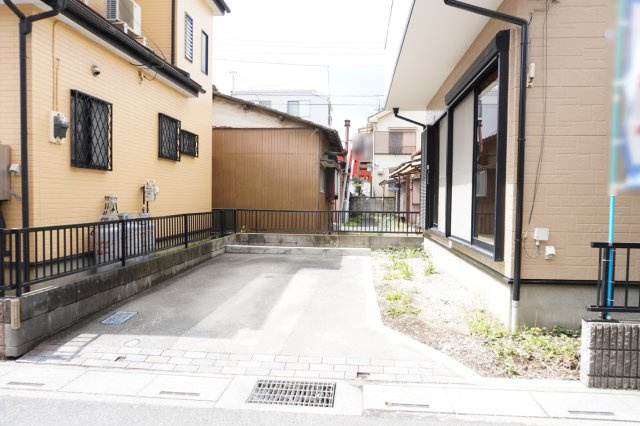 中古戸建 草加市西町の駐車場