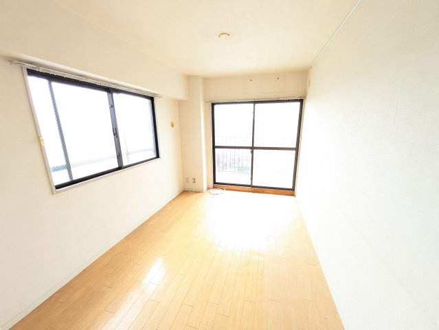 新松戸美笠ハイツの洋室