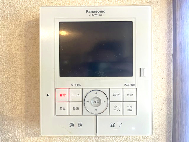 熊取町朝代西4丁目　中古戸建の防犯設備|来客者を確認出来るＴＶモニターつき。
普段の生活時やお子様が一人でお留守番する際にも安心ですね。