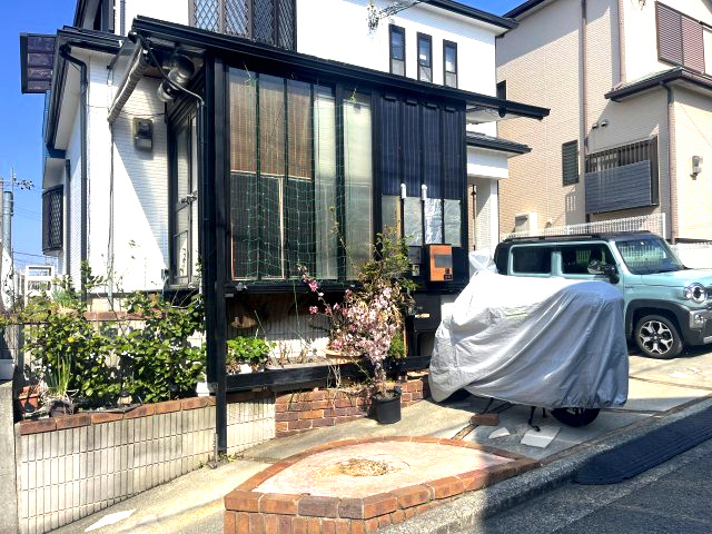 熊取町朝代西4丁目　中古戸建の庭|あると嬉しいサンルームつきのお家です。