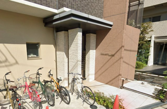 ブリランテ新大阪のエントランス