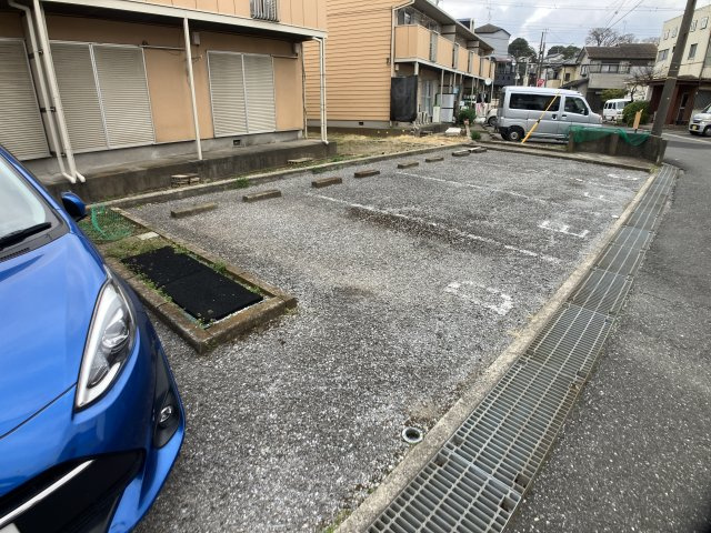 ドルフ石井Ｂ棟の駐車場