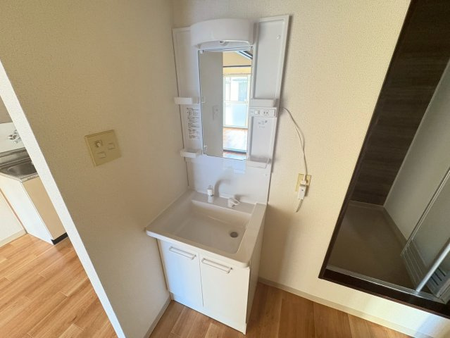 ドルフ石井Ｂ棟の独立洗面台