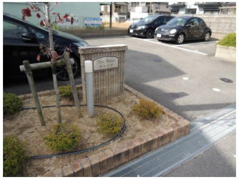 ニューアムールクラニアの駐車場
