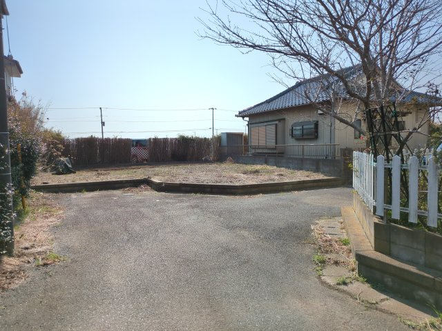 【前面道路含む現地写真】 | 山武市松ヶ谷ロ　中古戸建