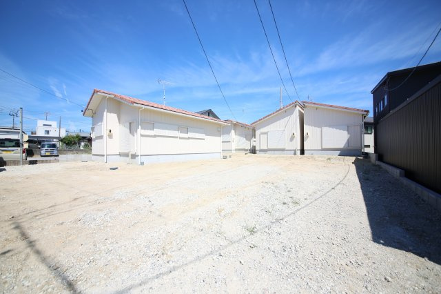 天神前西タウンハウスの駐車場