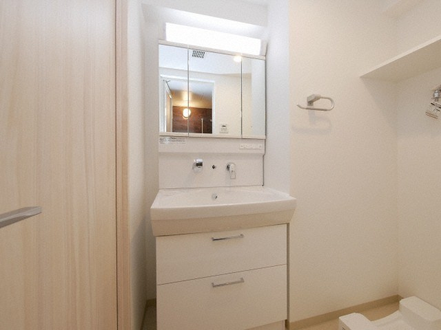 大阪市中央区安土町１丁目の賃貸マンションの洗面所