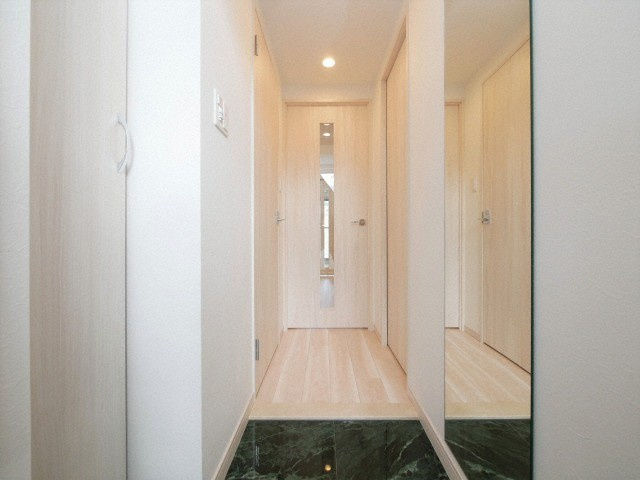 スプランディッド安土町の玄関