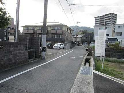 広島市安佐南区上安１丁目　新築一戸建て(全2棟)の前面道路含む現地写真