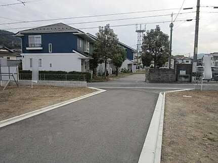 広島市安佐南区上安１丁目　新築一戸建て(全2棟)の前面道路含む現地写真