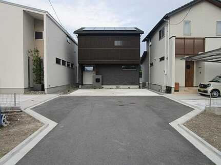 広島市安佐南区上安１丁目　新築一戸建て(全2棟)の前面道路含む現地写真