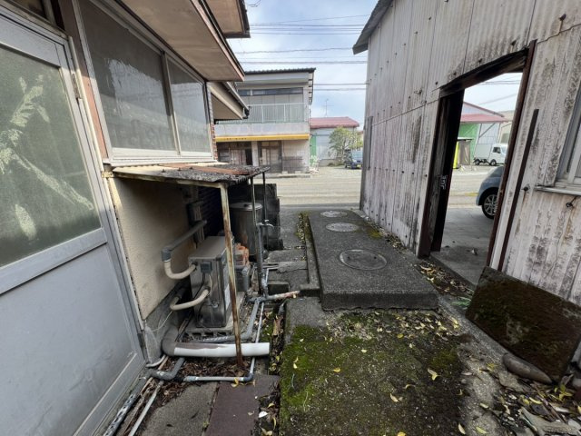 上野町戸建の前面道路含む現地写真