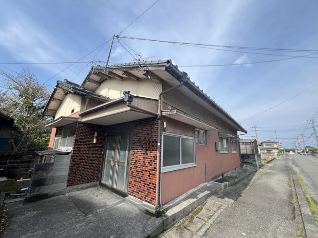 上野町戸建の前面道路含む現地写真