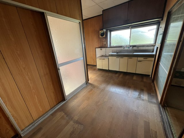 上野町戸建の居間・リビング