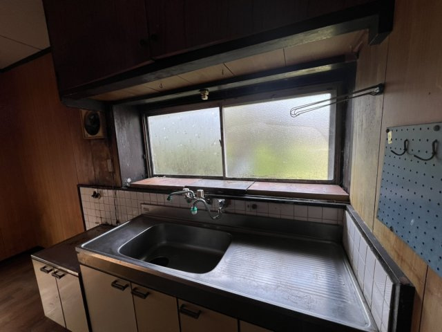 上野町戸建のキッチン