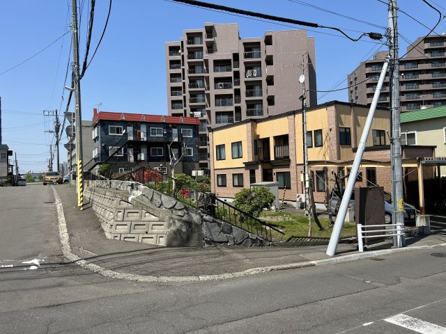白石区北郷4-2角地90坪の外観|現地・小中学校まで大きな通りがほとんどでお子様の通学も安心♪