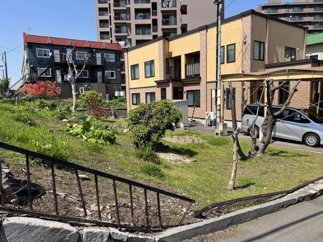 白石区北郷4-2角地90坪の外観|厚別通や環状通が近くイオン東苗穂や高速道路も行きやすい立地♪