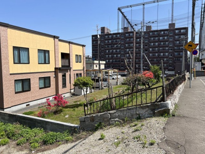 【外観】 | 白石区北郷4-2角地90坪 | 現地・望月寒川が近く周辺は緑豊かな住宅街♪