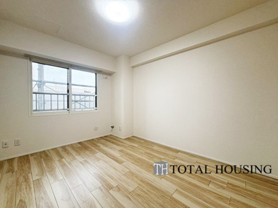 【洋室】 | グリーンコーポ大谷地 | 洋室　約6.3帖
このお家で一番広いマスターベッドルームは居心地抜群です♪