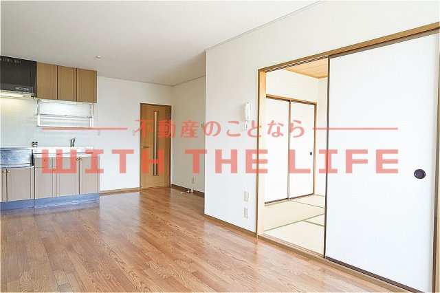 セジュール坂井Ⅰ【10,000円キャッシュバック対象物件】の居間・リビング|こちらのリビングで趣味の時間をお楽しみください