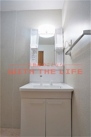 セジュール坂井Ⅰ【10,000円キャッシュバック対象物件】の独立洗面台|独立洗面台、小物を置くことができて便利です