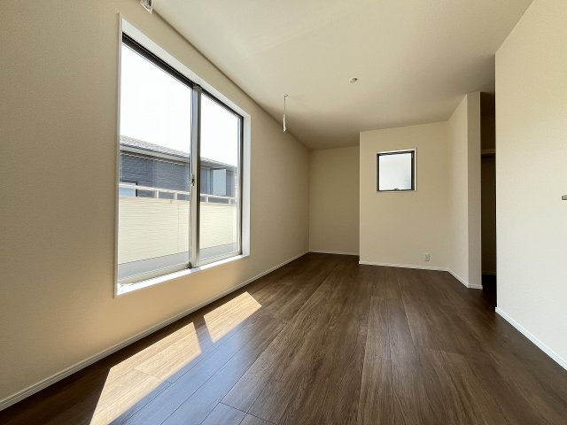 【寝室】 | 福岡市東区土井3丁目　2号棟（全3棟）【仲介手数料無料・0円】 | 現地写真。2階主寝室です。