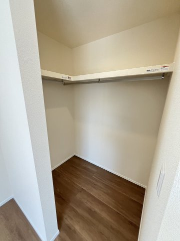 【収納】 | 福岡市東区土井3丁目　2号棟（全3棟）【仲介手数料無料・0円】 | 現地写真。ウォークインクローゼットです。