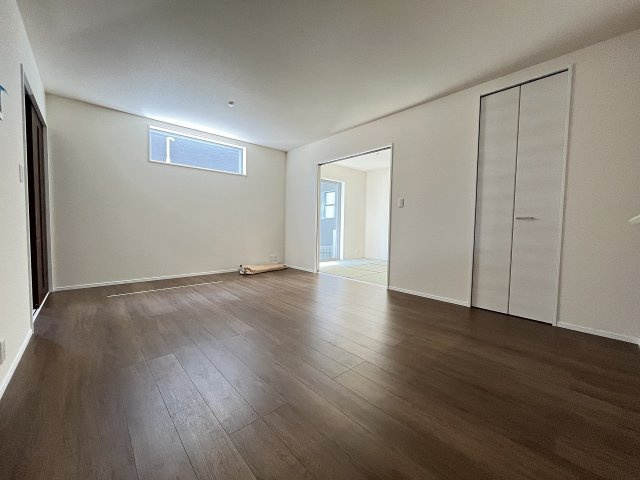 【居間・リビング】 | 福岡市東区土井3丁目　2号棟（全3棟）【仲介手数料無料・0円】 | 現地写真。