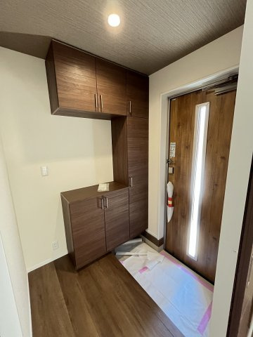 【玄関】 | 福岡市東区土井3丁目　2号棟（全3棟）【仲介手数料無料・0円】 | 現地写真。