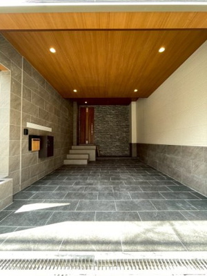 【エントランス】 | 大阪市住之江区浜口西2丁目 中古戸建 | 物件比較見学プラン。お問合せの物件だけでなく、ご希望に合った他の物件もご紹介させて頂きます。ご希望条件をスタッフにお伝え頂きましたら、こちらの物件と併せてご案内させて頂きます。