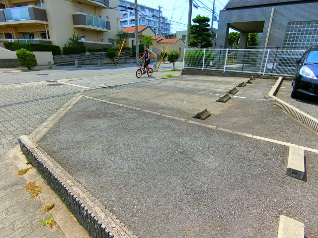 YF深阪の駐車場