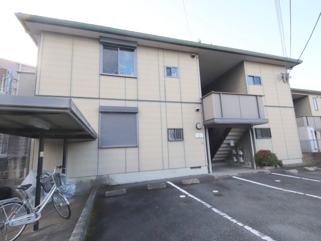 アクア西松ヶ丘北館の駐車場