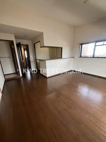 リーガル豊崎の居間・リビング|使いやすい居間です