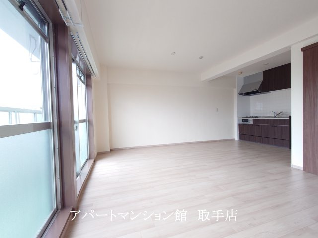 長塚マンションの居間・リビング