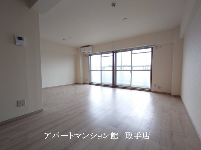 長塚マンションの居間・リビング