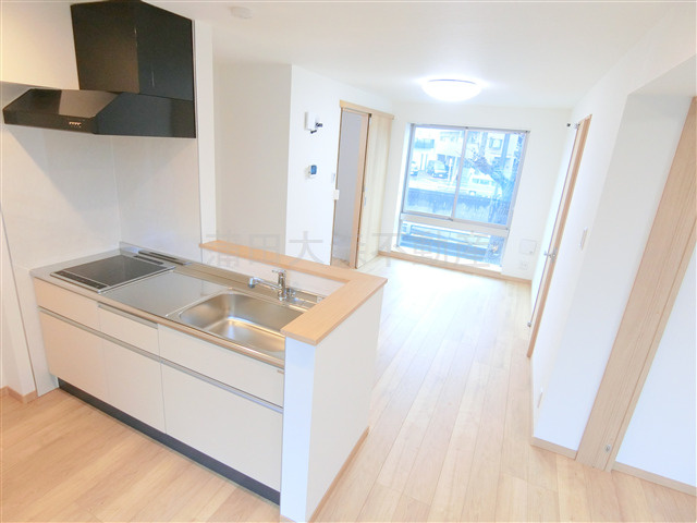 Lares East(ラレースイースト)