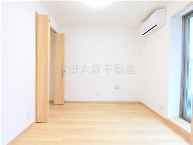 Lares East(ラレースイースト)の内装|洋室5帖