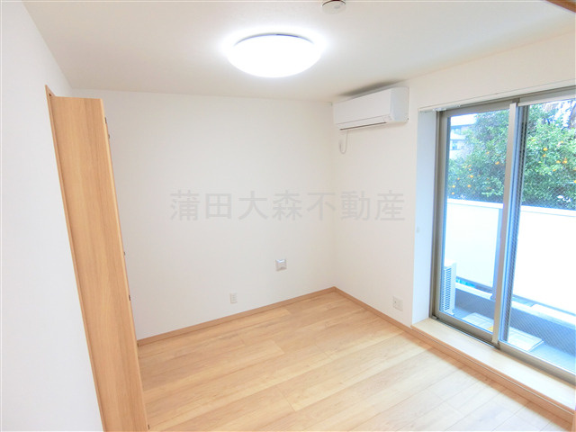 Lares East(ラレースイースト)の内装|洋室5帖