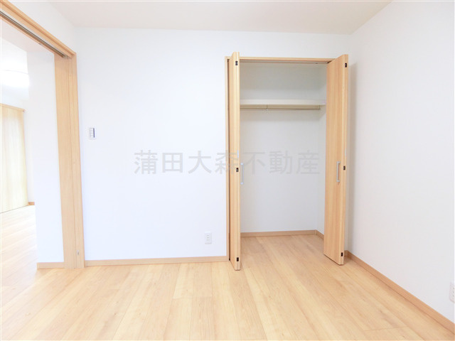 Lares East(ラレースイースト)の内装|洋室5帖