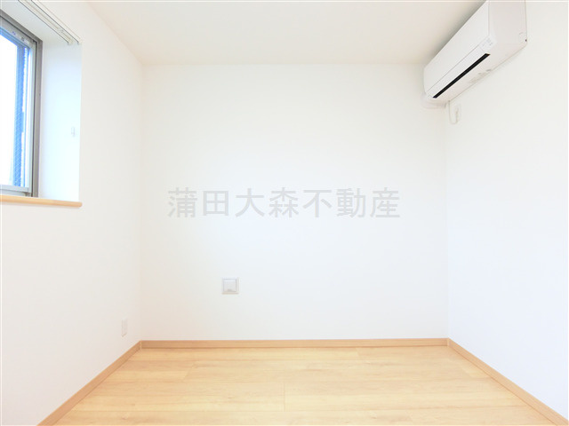 Lares East(ラレースイースト)の内装|洋室5帖