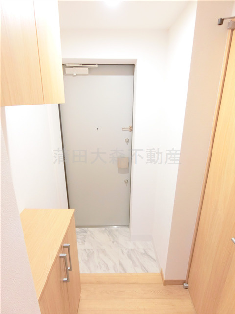 Lares East(ラレースイースト)の玄関