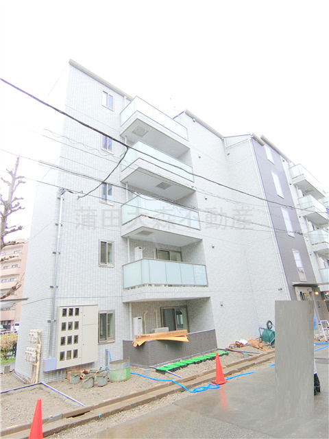 Lares East(ラレースイースト)の外観