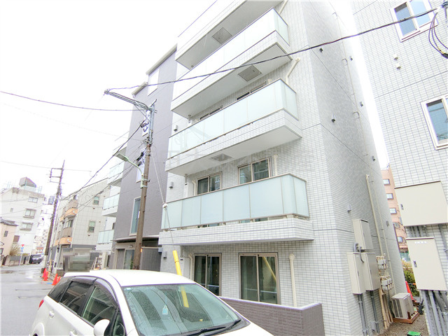 Lares East(ラレースイースト)の外観