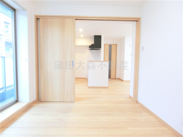 Lares East(ラレースイースト)の内装|洋室5帖