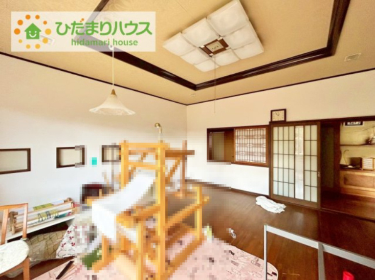 北茨城市磯原町木皿　中古戸建の洋室|広がりを感じさせる、折り上げ天井。