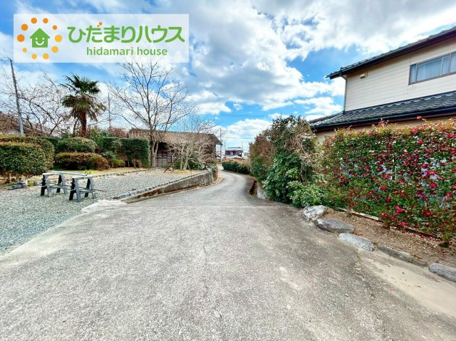 北茨城市磯原町木皿　中古戸建の前面道路含む現地写真
