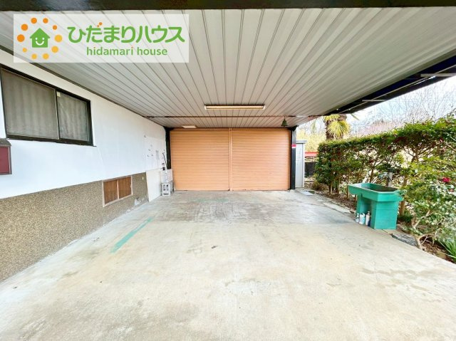 北茨城市磯原町木皿　中古戸建の駐車場|天井付きの駐車場のなので、雨に濡れる心配はございません。