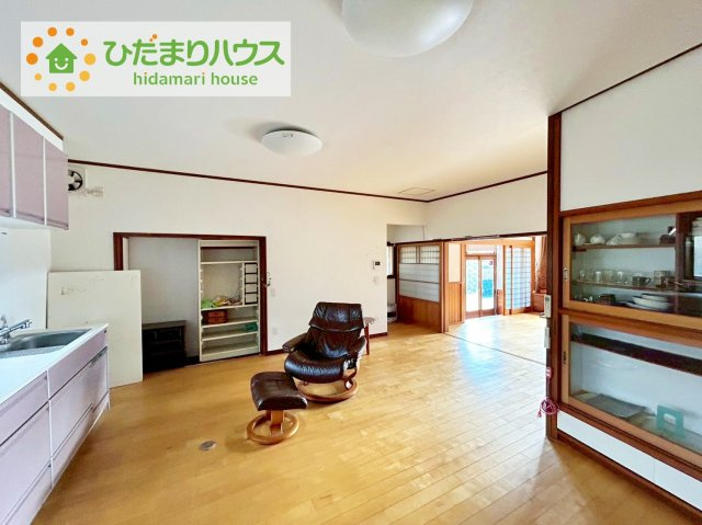北茨城市磯原町木皿　中古戸建の居間・リビング|風通しが良いため、夏は風を感じて涼しく過ごせます(^^♪