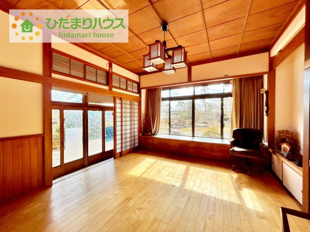 北茨城市磯原町木皿　中古戸建の居間・リビング|玄関わきにありますので急来客にもご対応かのうです(^^♪